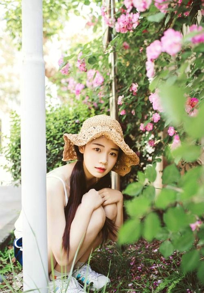 眉目如画清凉打扮清纯阳光甜美夏日女生清新俏皮可爱活泼户外写真