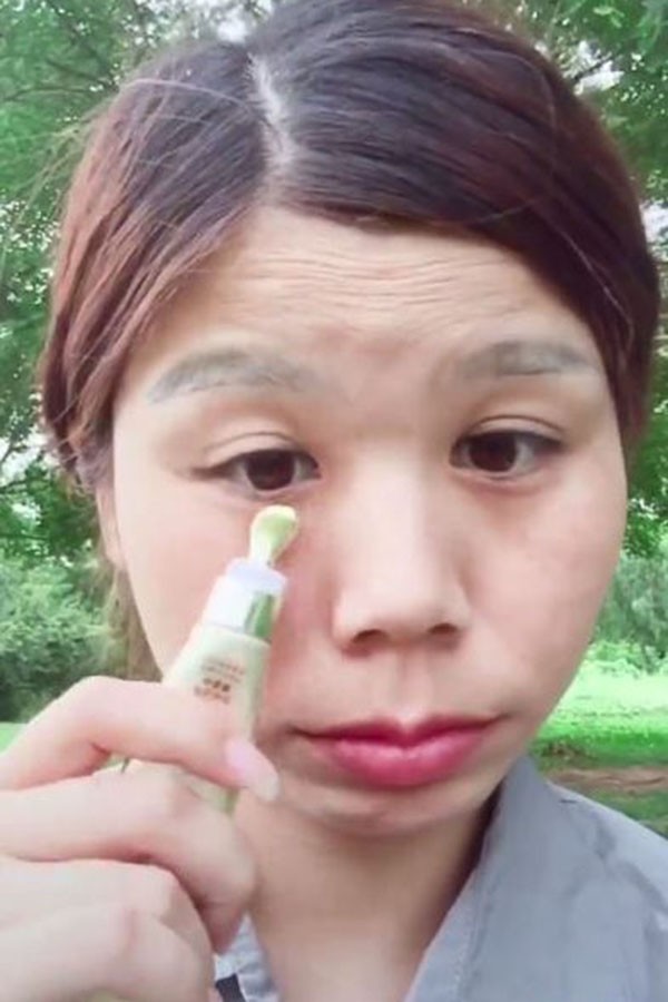 世上没有丑女人,只有不懂化妆的女人,村姑化妆秒变女神!