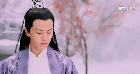 躲过了花千骨的糖宝无极的元宝宇文玥苍梧鸟却没躲过她