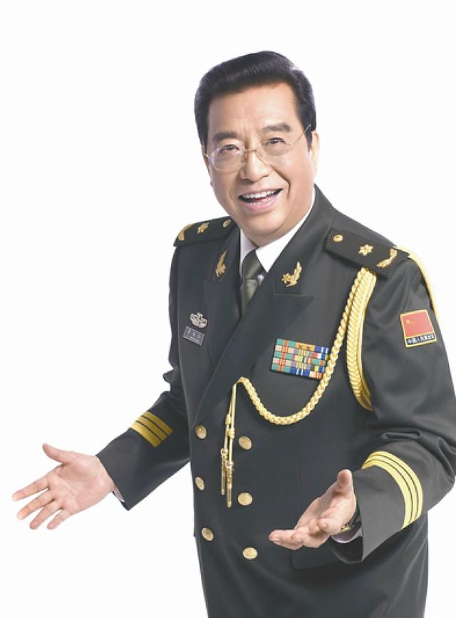 李双江近照曝光!一身潮装现身高校课堂,儿子成其一生的痛