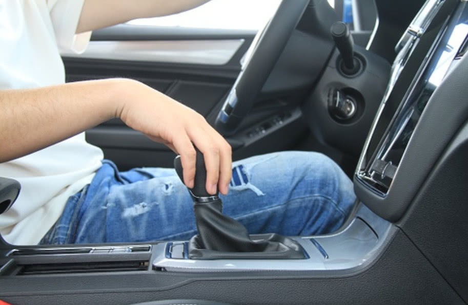 手动挡汽车的这几个优点 自动挡司机只有羡慕的份 永远都难以体会