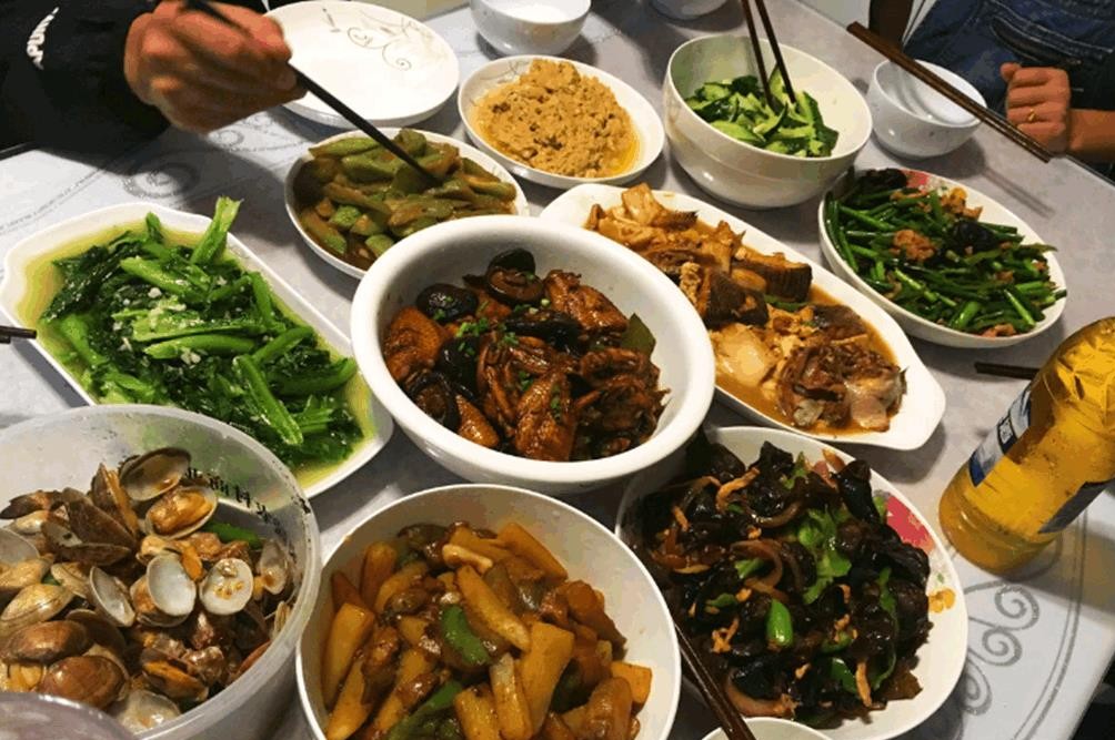 家里来了5个保姆应聘, 每人都做了一桌菜, 如果是你, 你愿意请谁?