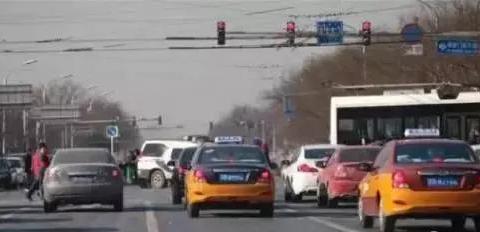 2018年闯黄灯扣分吗