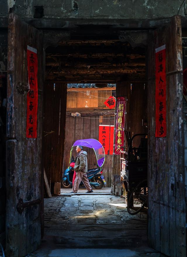 还是那条明清老街,还是那些父老乡亲,故土乡情