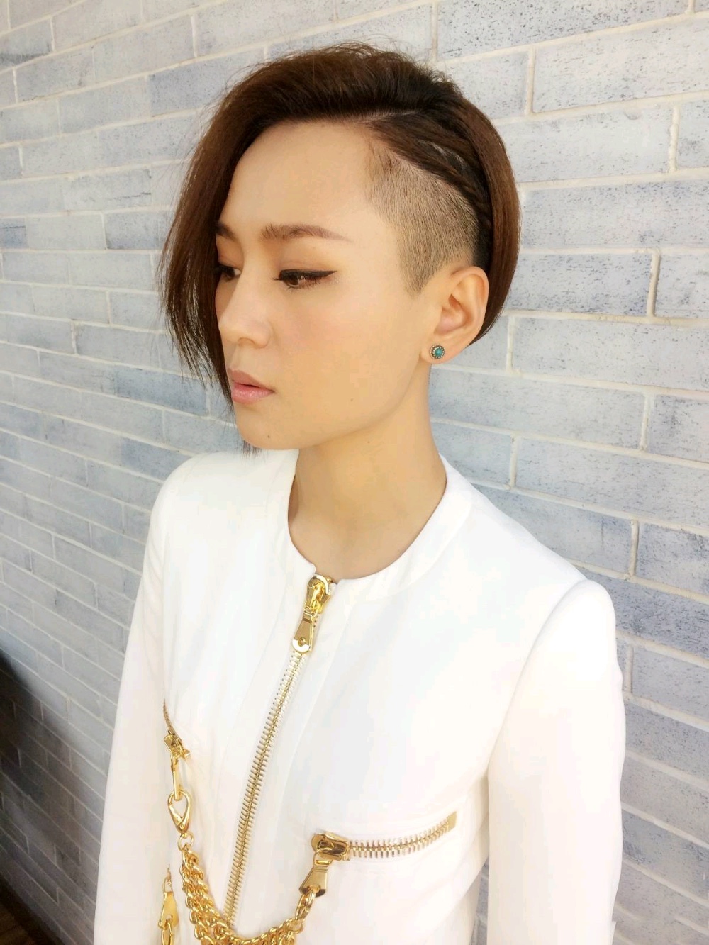 不戴眼镜的周笔畅哪个部位最美?