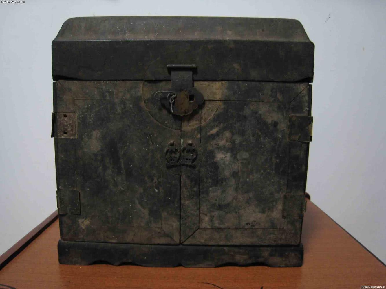 抗金名臣被贬,带着破木箱子上路,皇帝打开一看:重赏三百两黄金