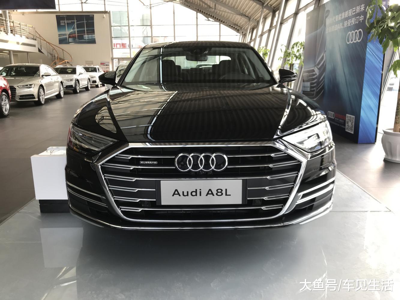 宝马7系已经哭瞎奔驰s级最强劲对手奥迪a8l到店