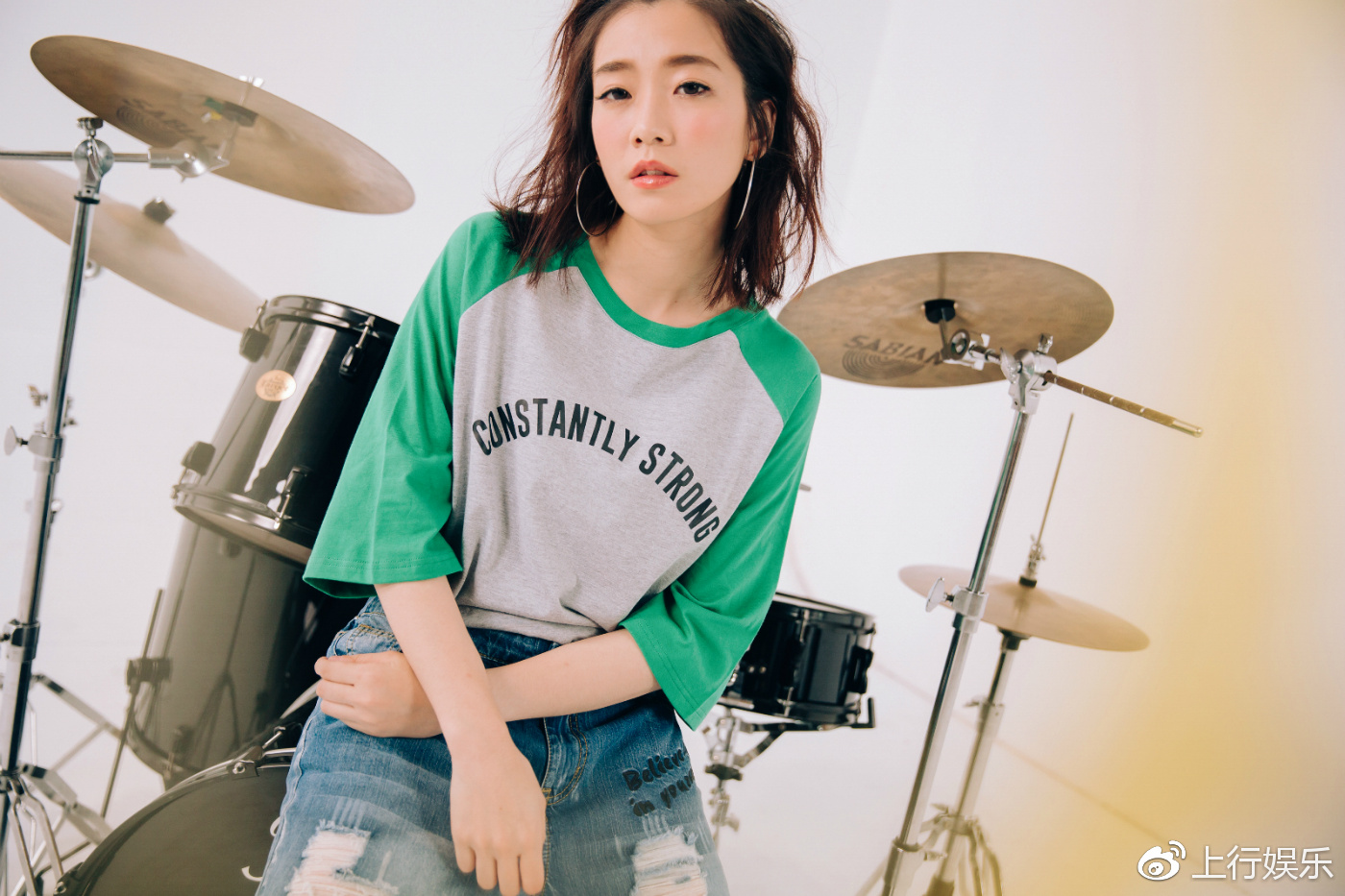 罗小白睽违2年发新曲,联名ob严选玩跨界,升格娃娃机台主!