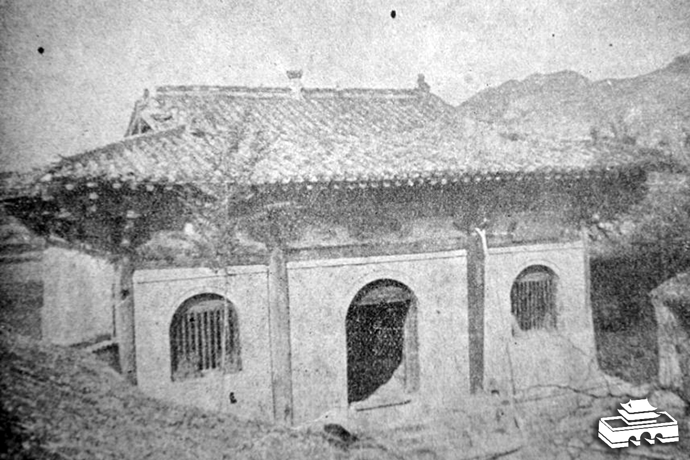 南禅寺位于山西省忻州市五台县,大殿建于唐建中三年,是国内现存最古老