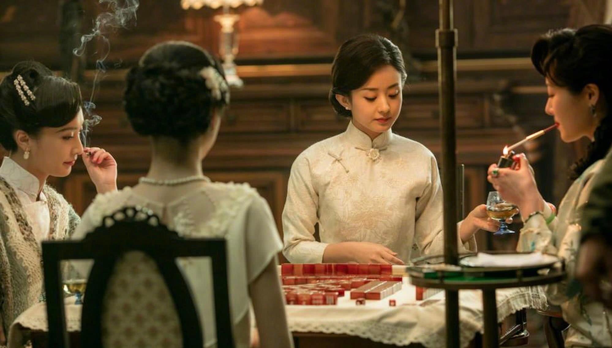 女明星们的旗袍照:赵丽颖清新,热巴妖娆,你喜欢谁呢?