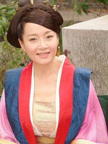 万梓良曾许诺照顾她母女,最后却娶了空姐,如今女儿33岁像男孩