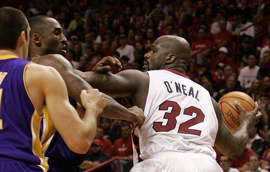 科比的好胜心有多可怕?徒手掰断裂的跟腱,19岁敢和奥尼尔打架