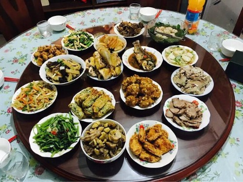 周末回家探亲,4个亲戚请客吃饭,都是家常菜,你会去哪家吃饭?