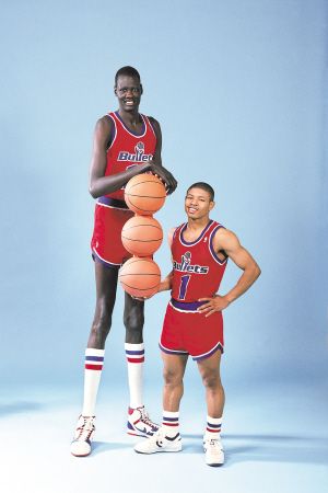 身高1米7能打nba?2位175场均25 ,160差点成联盟助攻王