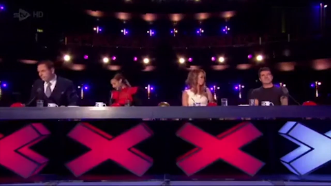 第一位中国人登上英国达人秀舞台,表演过后三