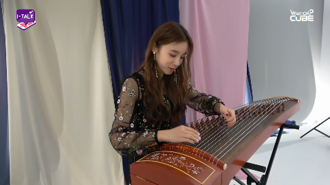 (g)i-dle超萌可爱宋雨琦弟弟的古筝技能秀~中国小姐姐最厉害