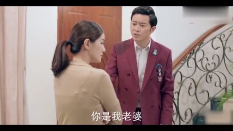 小伙公交车上看美女流鼻血妹子都脸红了