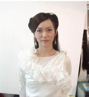 45岁牡丹仙子郭妃丽近照曝光, 嫁得好幸福在脸上