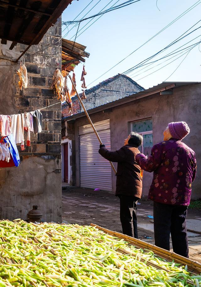 还是那条明清老街,还是那些父老乡亲,故土乡情