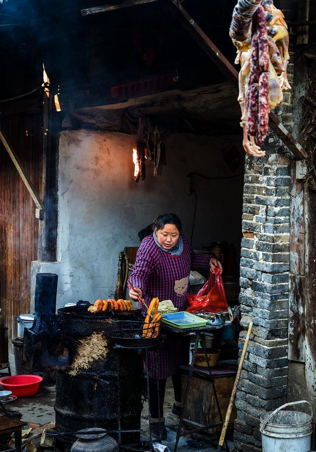 还是那条明清老街,还是那些父老乡亲,故土乡情