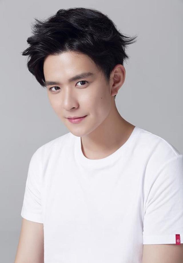 黄千硕《龙日一》上线 一对酒窝"灌醉"迷妹