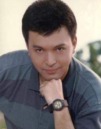 在大学里,秦风学的专业是"植物病理",和演员一点关系都没有,在毕业后