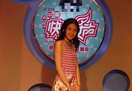 贡米出生于南京,从小的愿望便是当明星,2009年她参加了快乐女声郑州