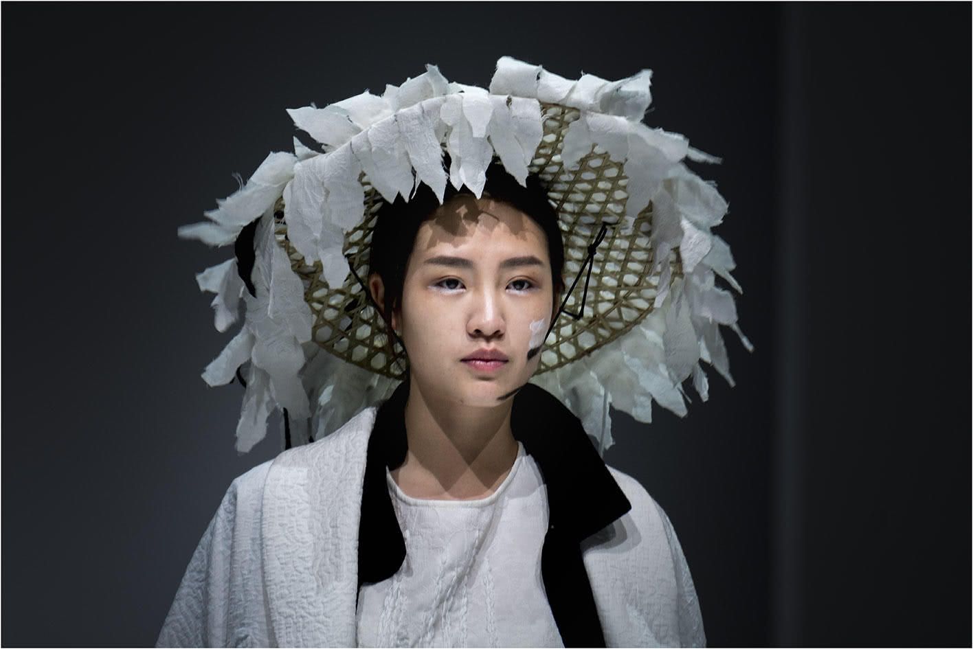 国际大学生时装周上的"帽子秀",这种时尚你不懂