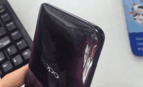 4999元的oppo findx首碎,网友:没法用保护壳真的是个bug!