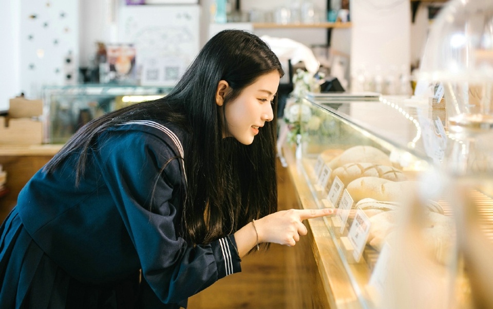 咖啡馆内的长发女神漂亮娇媚可人写真集 @微相册 @微博摄影