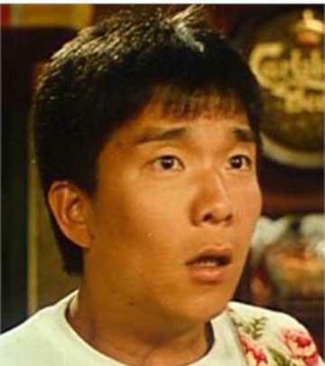 对香港的动作片贡献颇大,他默默无闻一直被错认成元彪