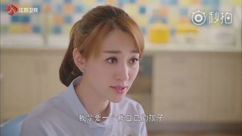 外国人看抖音上化妆变脸视频,小伙子这表情看