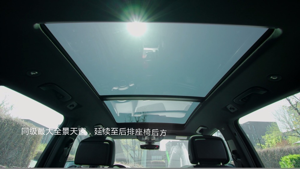 奥迪q5l同级最大全景天窗,营造无边界的开阔视野 67