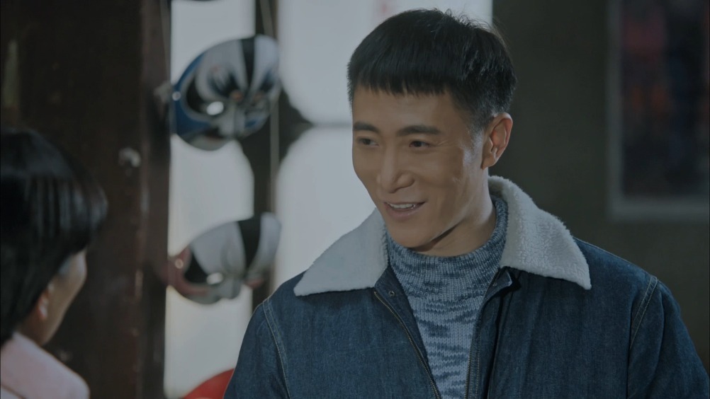 什刹海武校出身的李国强演员杨丰宇被火辣贺小夏演员陈小妹的咬手踩脚