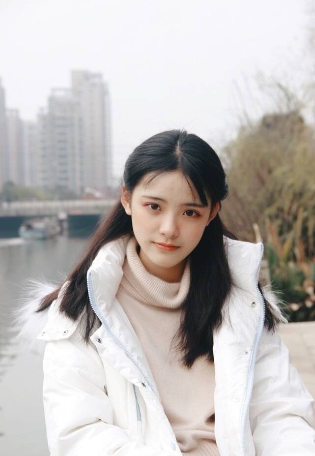 虞佳瑞 01年的妹纸 来自浙江温州 又是一位校服女神