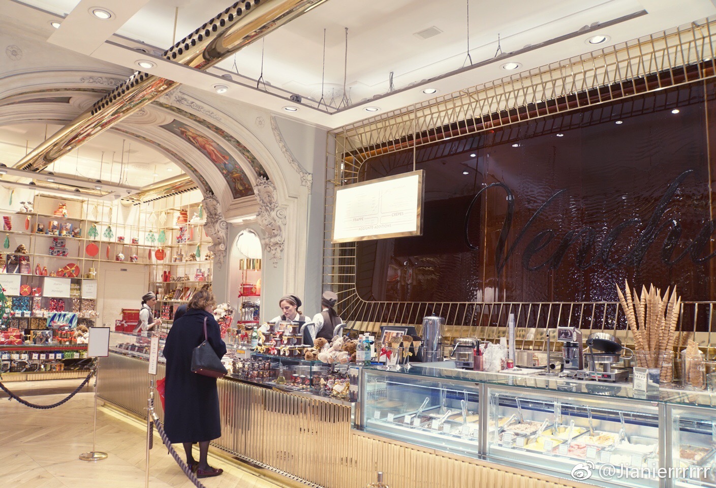 venchi走在罗马街头巧克力甜品店太多