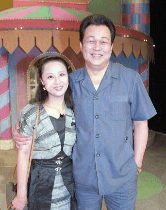 他是演包青天最成功的演员, 如今虽有豪车出行, 但却遗憾无子!