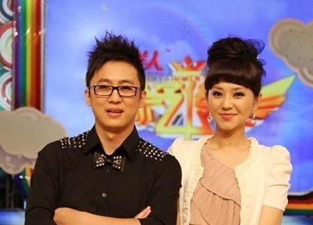 家喻户晓的方琼被传离婚嫁给老梁, 儿子撞脸岳云鹏, 42岁仍少女