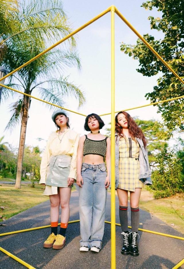 于是好事的网友就称3unshine组合为"中国最丑女团"