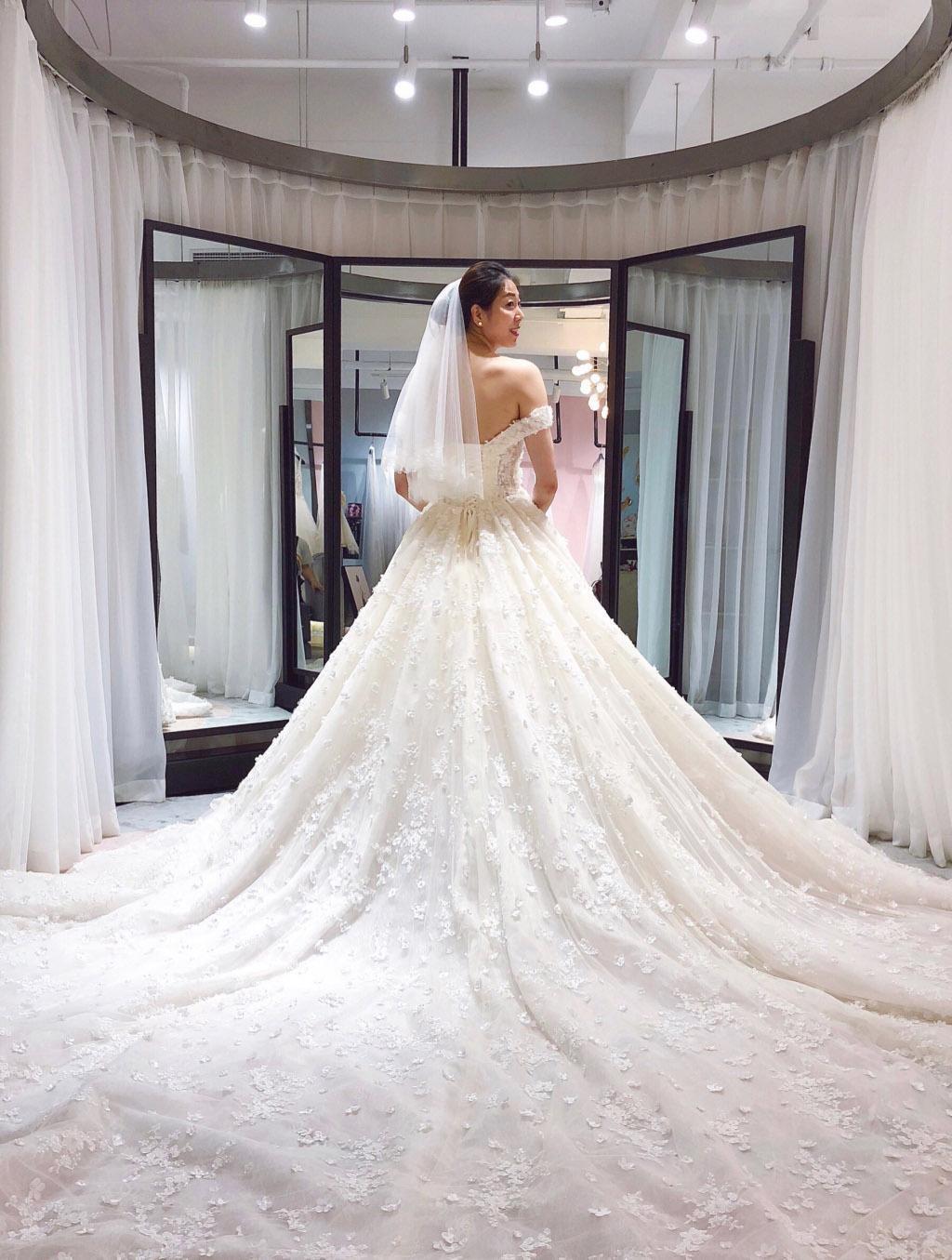 中国女排喜事一代最强暴力副攻穿婚纱小3岁男排悍将求婚成功