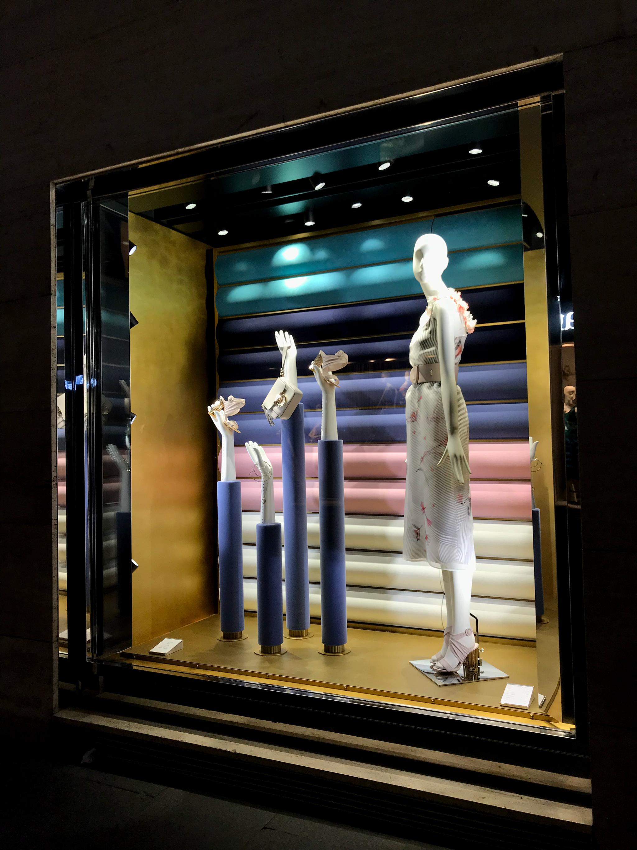 奢侈品牌的橱窗设计