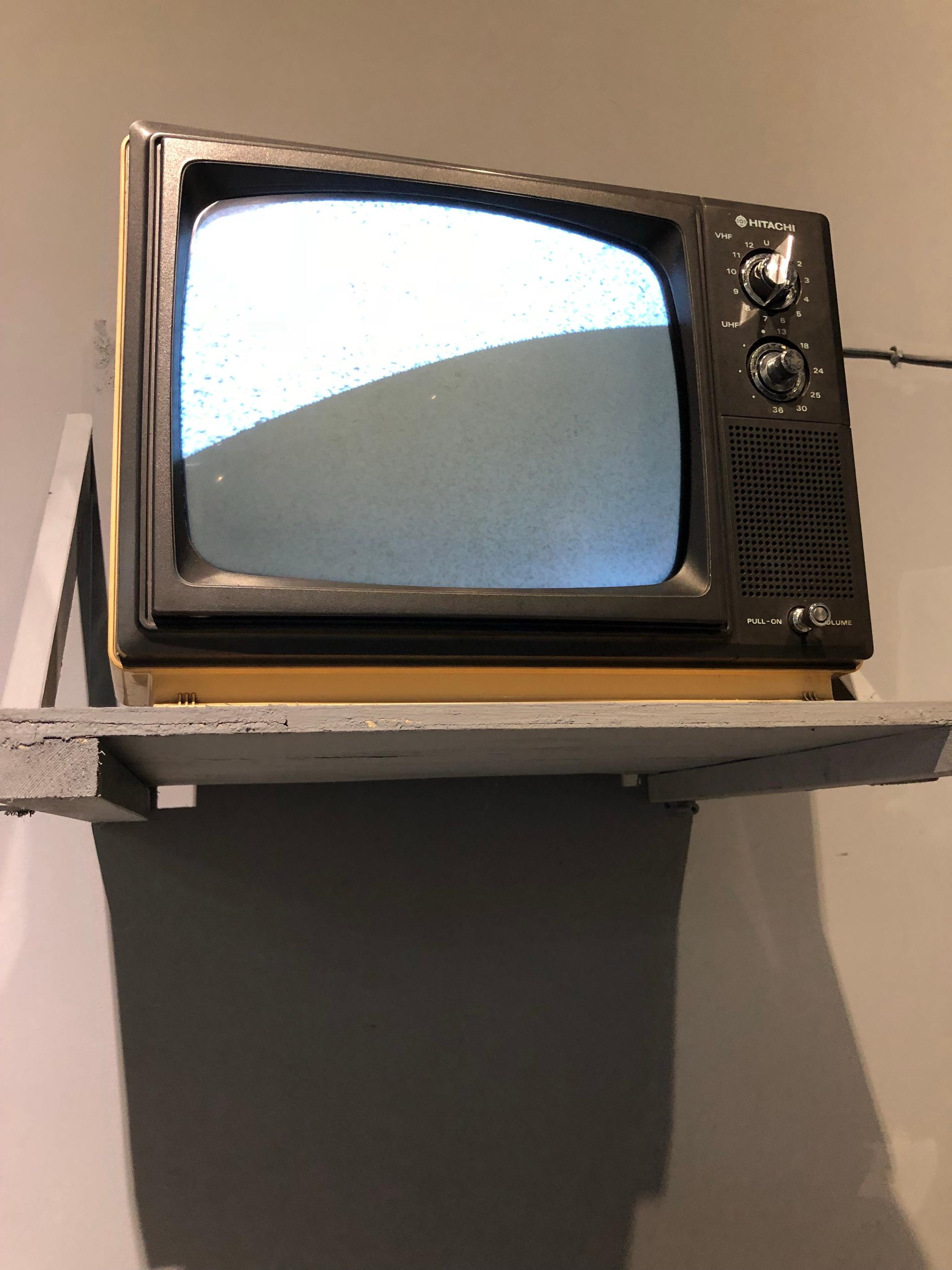 喜欢闪屏的老电视机