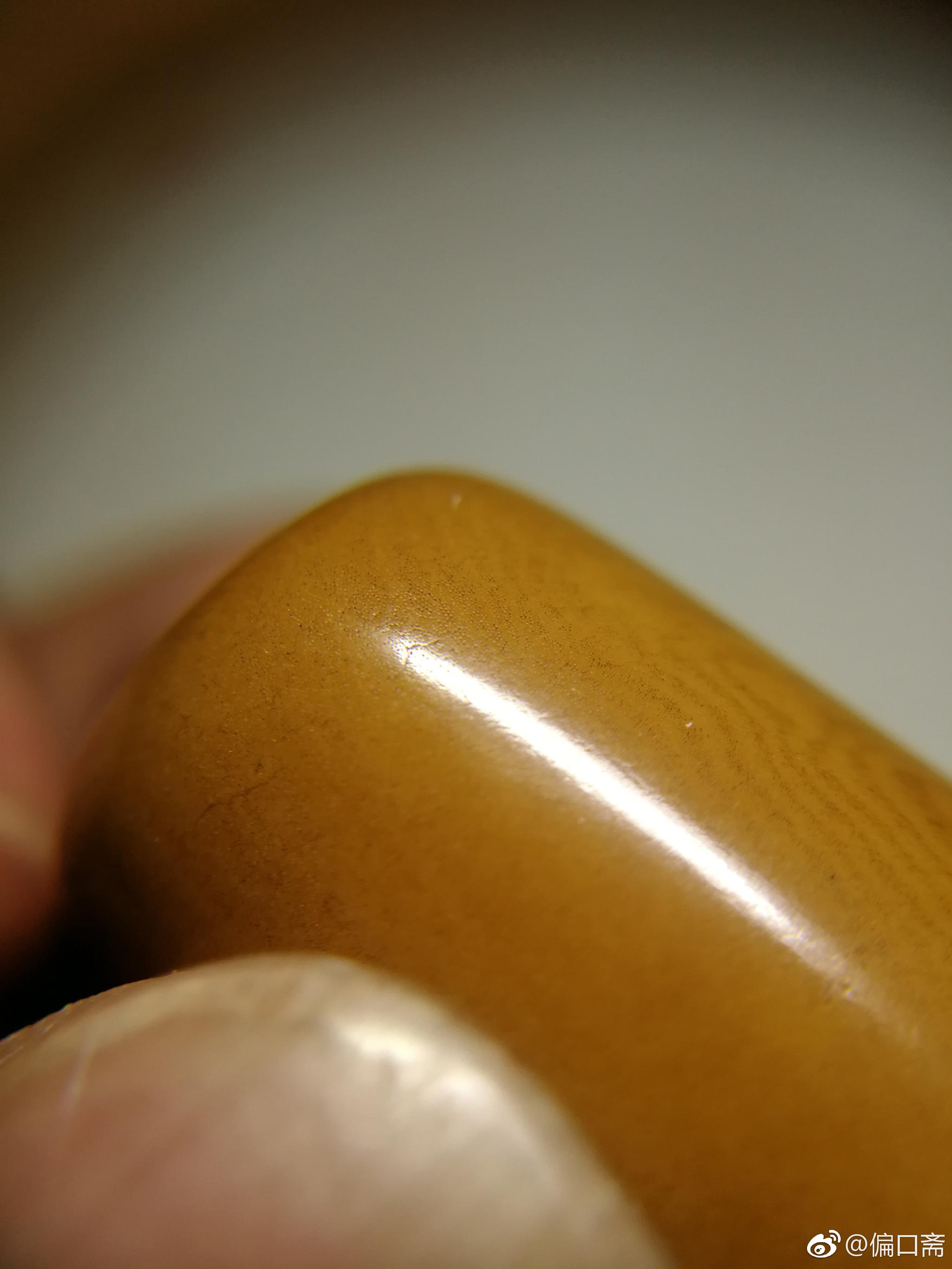 这颗象牙果珠子已经玩了五年了,放大镜下能看到有想开片的迹象了