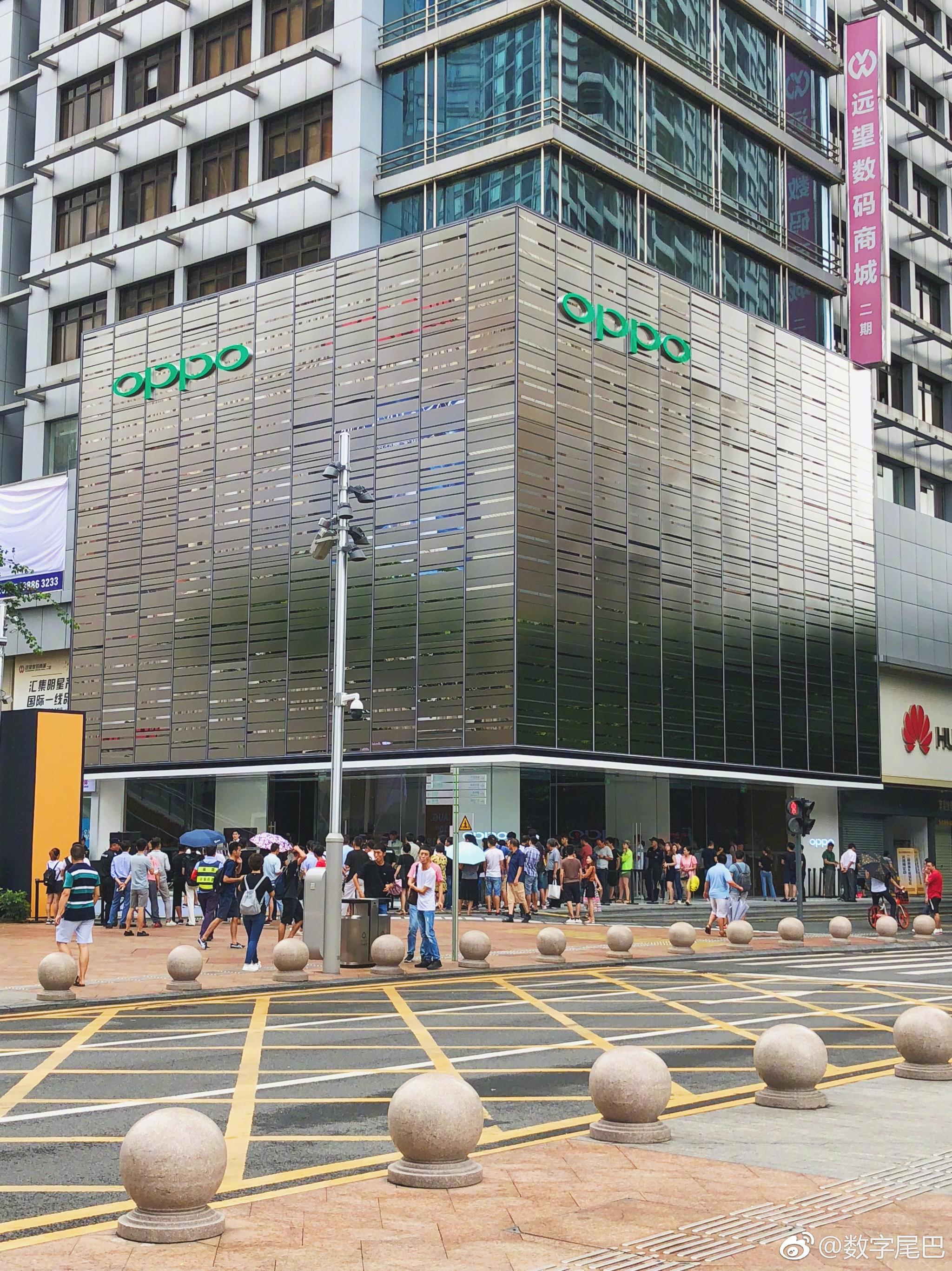 oppo深圳超级旗舰店今天正式开业相比一般的销售门店