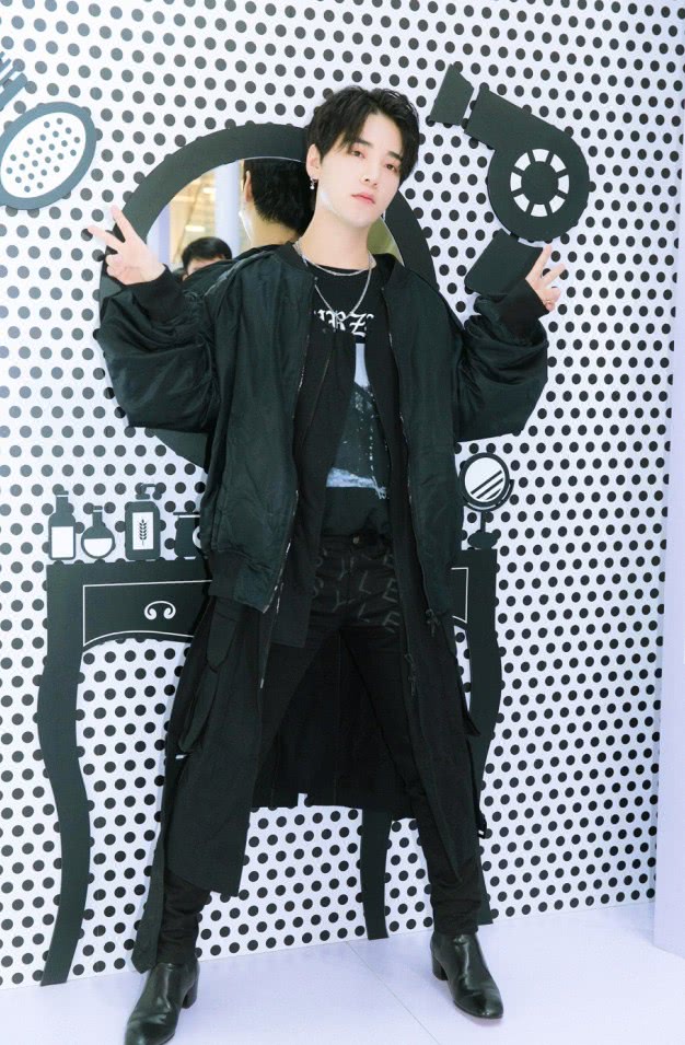 为啥热巴的妆发那么迷人看看她的时尚造型师张进你就明白了