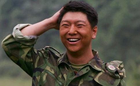 主演的小成本电影却碾压89%院线电影|士兵突击|杨叔|皮影_新浪新闻