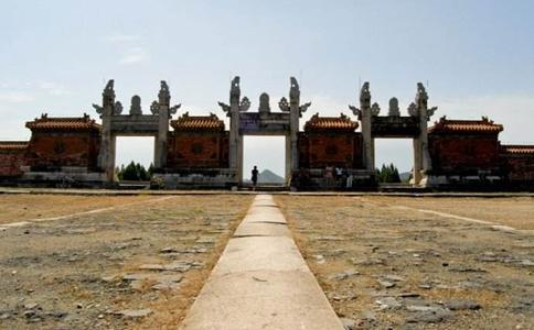 历史上清朝时期顺治皇帝是怎么死的?是被炮毙的吗?