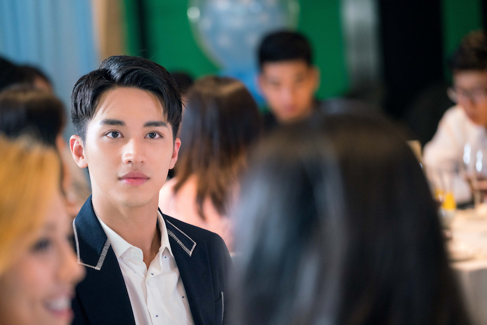 许魏洲《爱情进化论》官宣定档 首部电视剧饰演投行精英