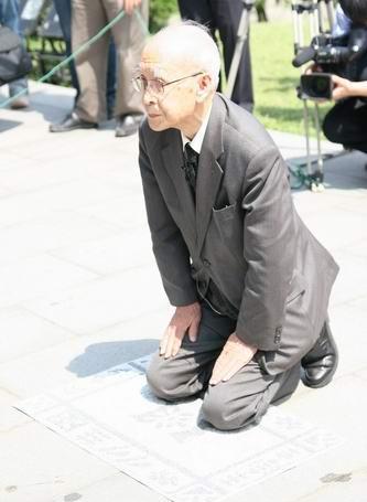 日本老兵卢沟桥长跪不起: 日本侵略过中国, 该谢罪的就要谢罪