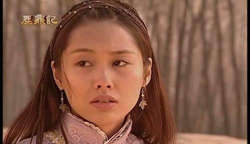 《雪山飞狐》中的袁紫衣,顶着一头乱糟糟的头发出来了,老态毕现.